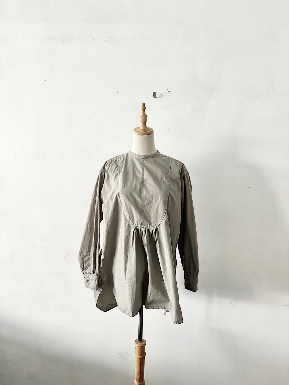 【美品】OUTIL CHEMISIER CORSIER フロントギャザー プルオーバーシャツ