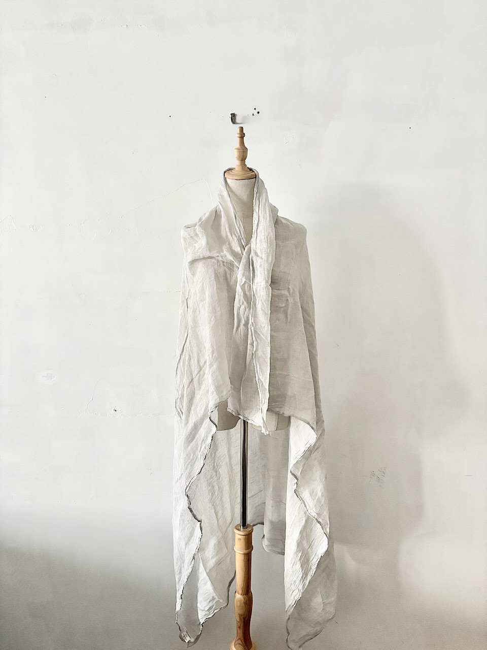 【美品】TOUJOURS トゥジュー リネン100% 大判ストール 淡グレー
