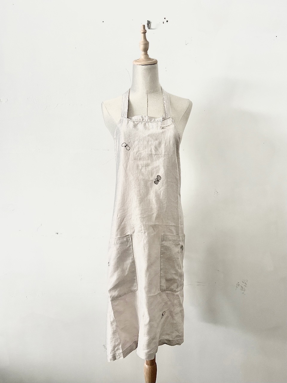 【美品】mina perhonen　choucho　リネン　エプロン　light grey  