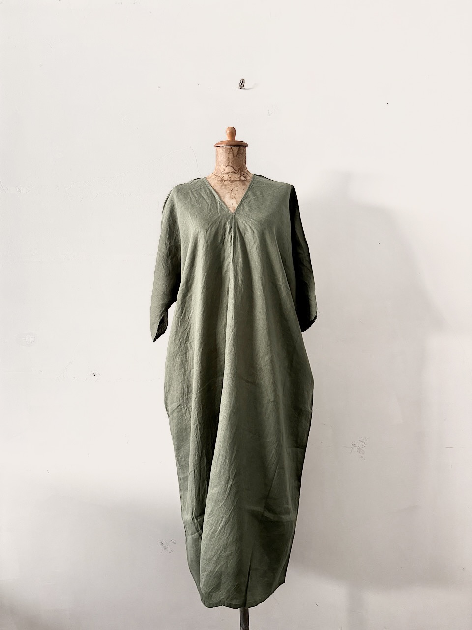 【美品】KATAKAMINA  リネンワンピース　オリーブ