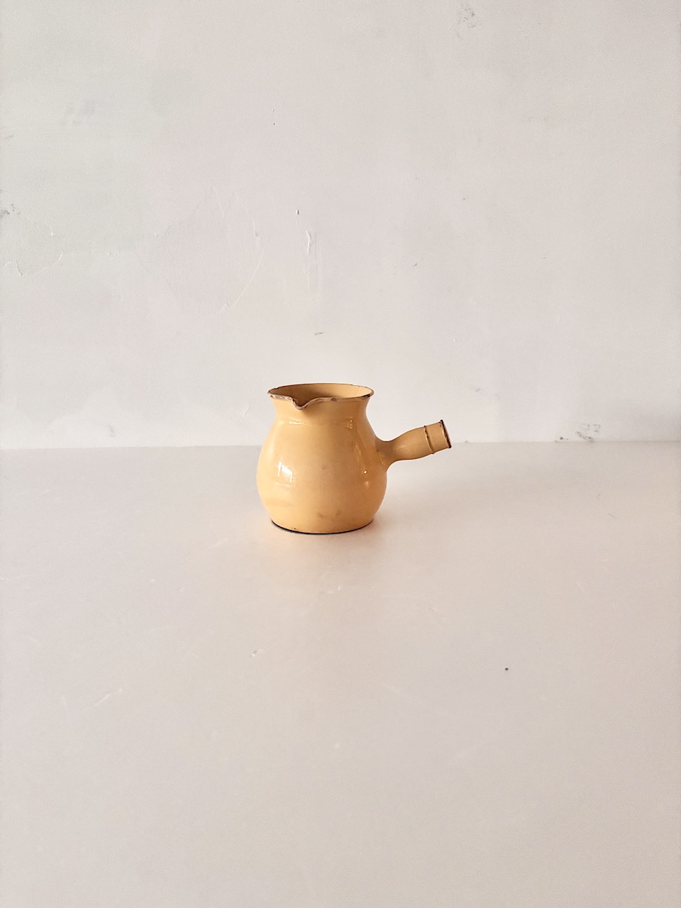 【フランスアンティーク】陶器 片手ジャグ イエローベージュ 