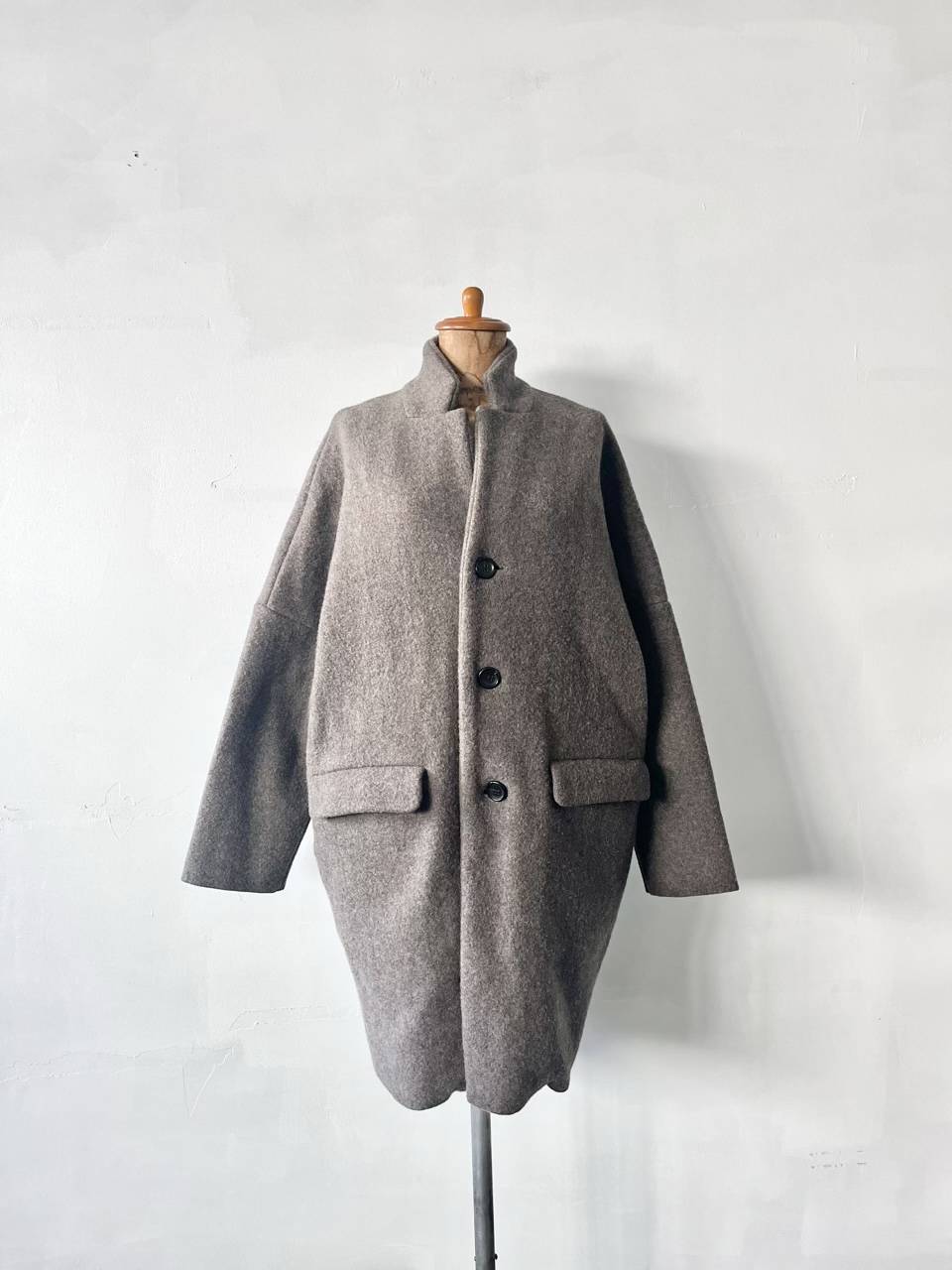 【美品】R&D.M.Co- OLDMAN'S TAILOR　ウールフェルトニットハーフコート　ブラウングレー