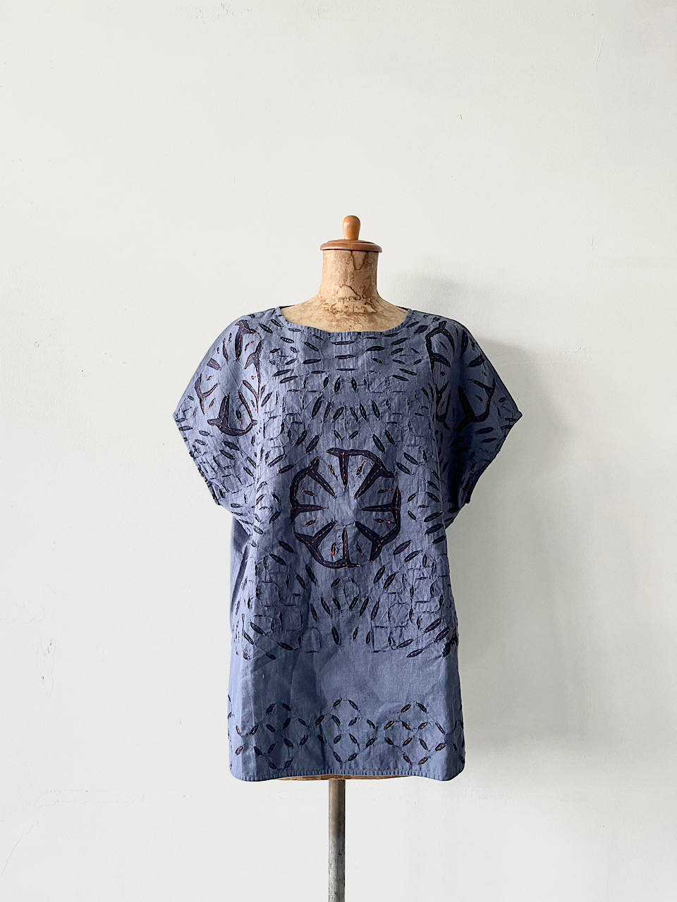 BEARDSLEY　刺繍カットソー　フレンチスリーブ　ネイビー