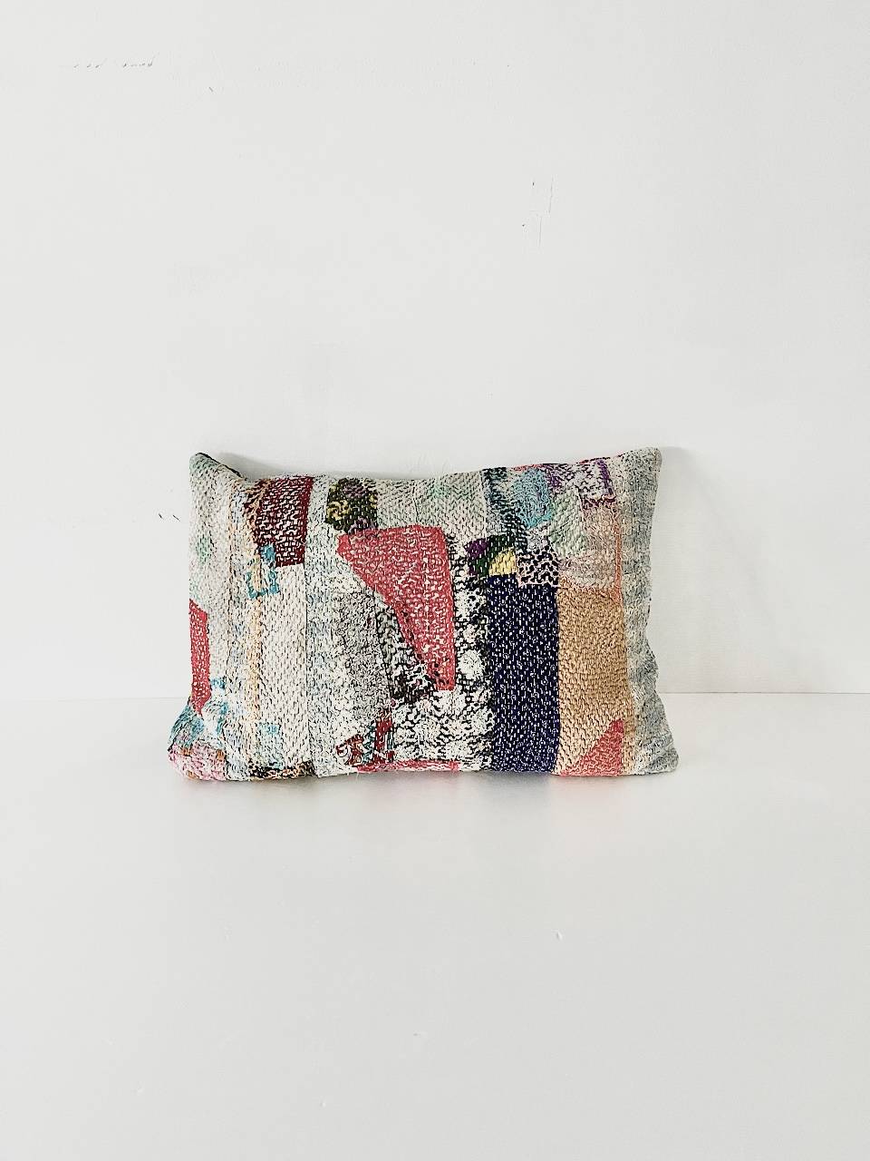 【美品】ヴィンテージ　刺繍クッション　スウェーデン　ウール