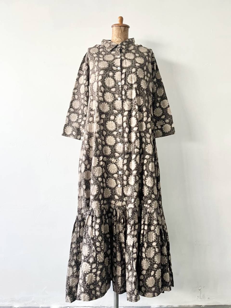 Sangria　花柄ワンピース　ブラウン　インド製　Sサイズ