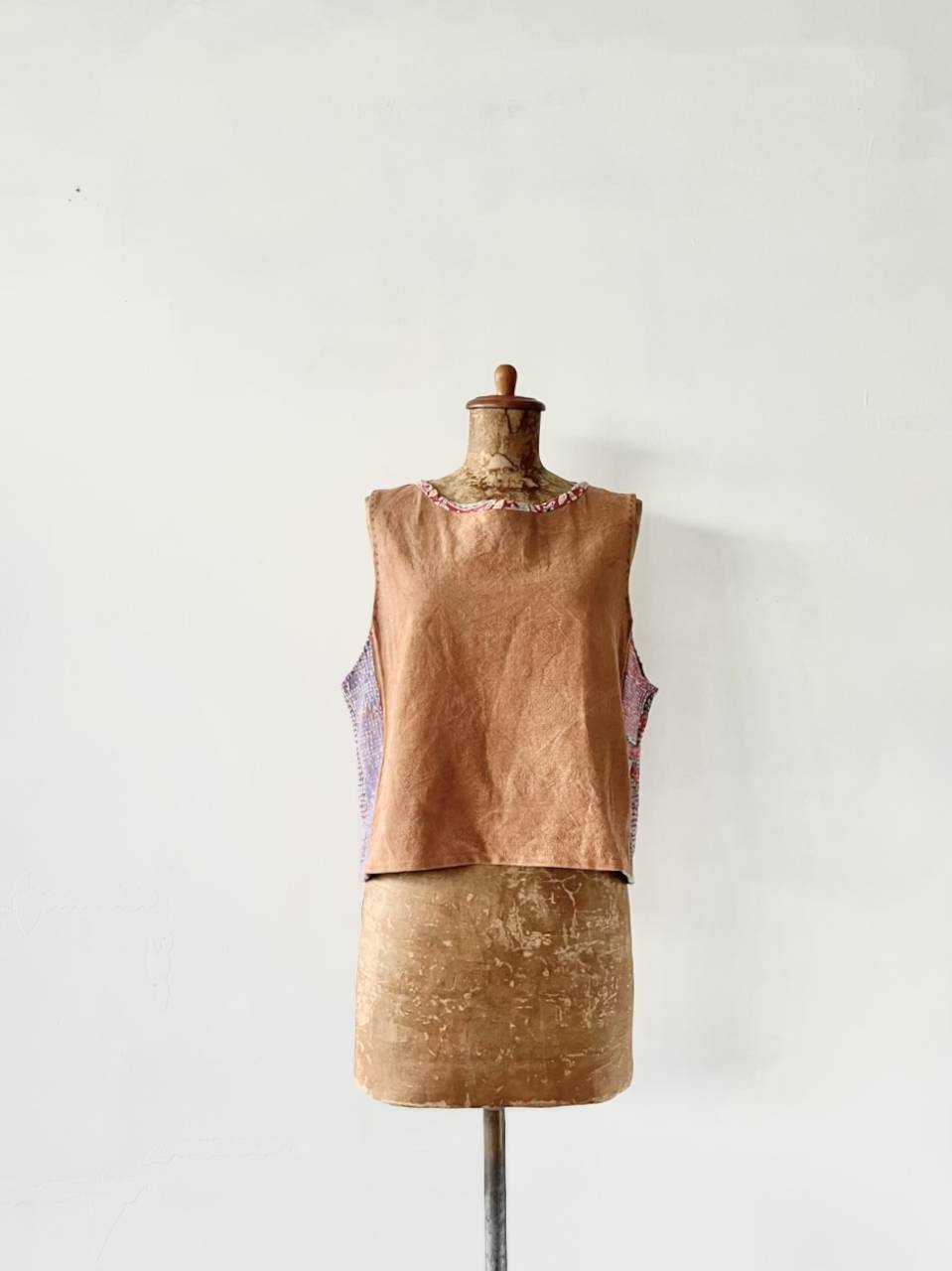 柿渋染ノースリーブトップス　刺繍　パッチワーク