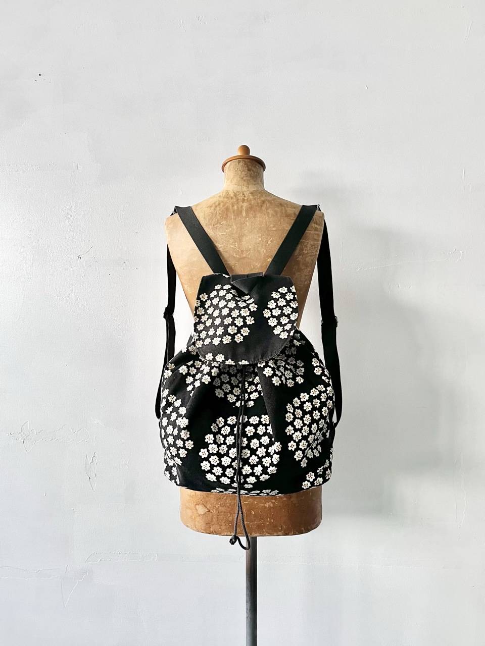 marimekko puketti　リュックサック　黒　コットン
