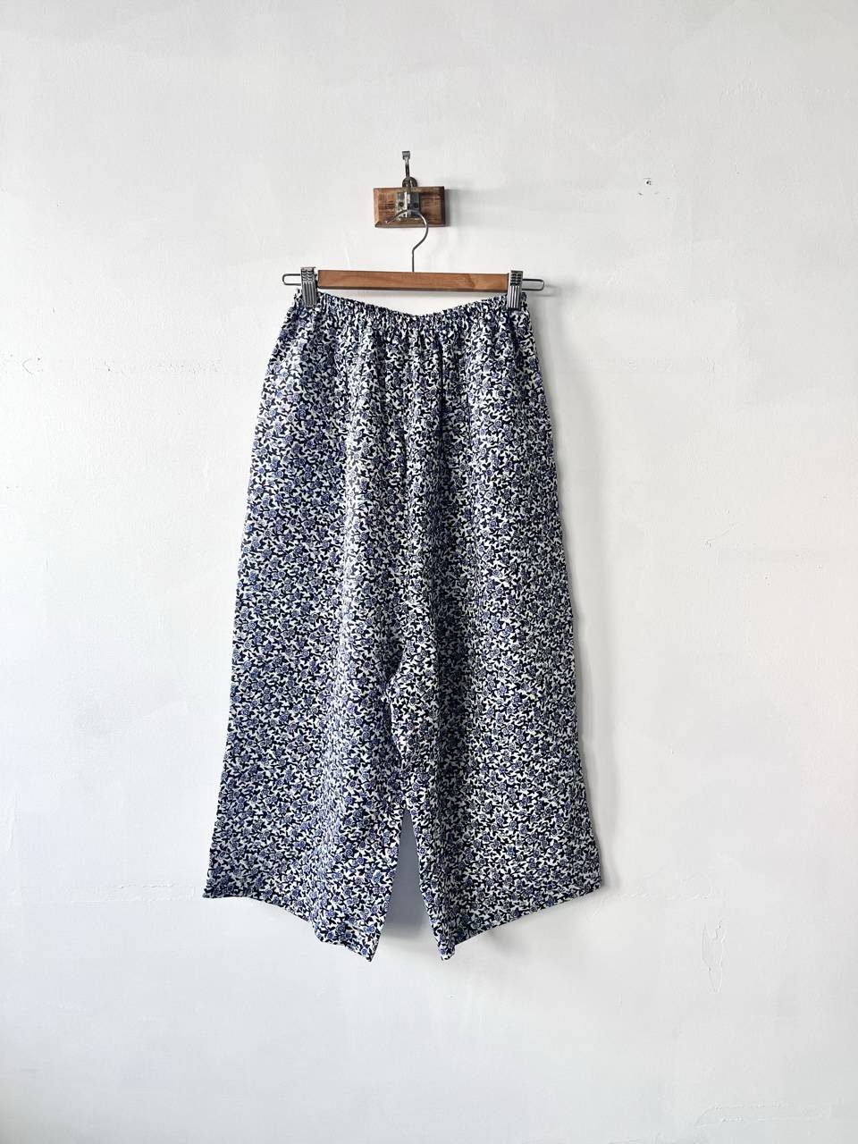 【美品】R&D.M.Co- OLDMAN'S TAILOR　花柄リネンパンツ　OLD BLUE