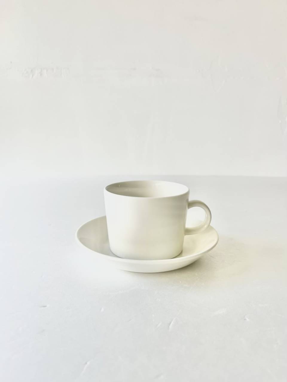 【美品】北欧　iittala 　TEEMA　ホワイト　21cm　カップアンドソーサー