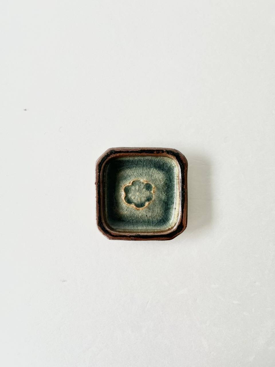 【美品】森山窯　隅切梅紋小皿　