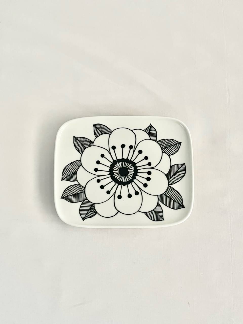 【美品】marimekko　kestitプレート　ホワイト