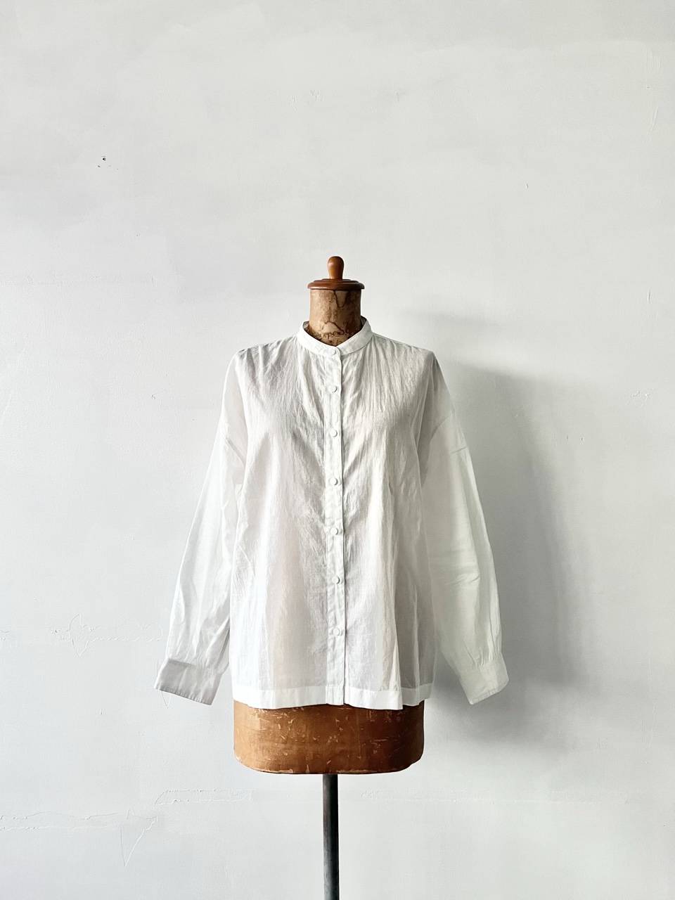 【美品】maison de soil　KHADI BAVDED COLLAR　BACK PINTUCK SHIRT　サイズ１　白 