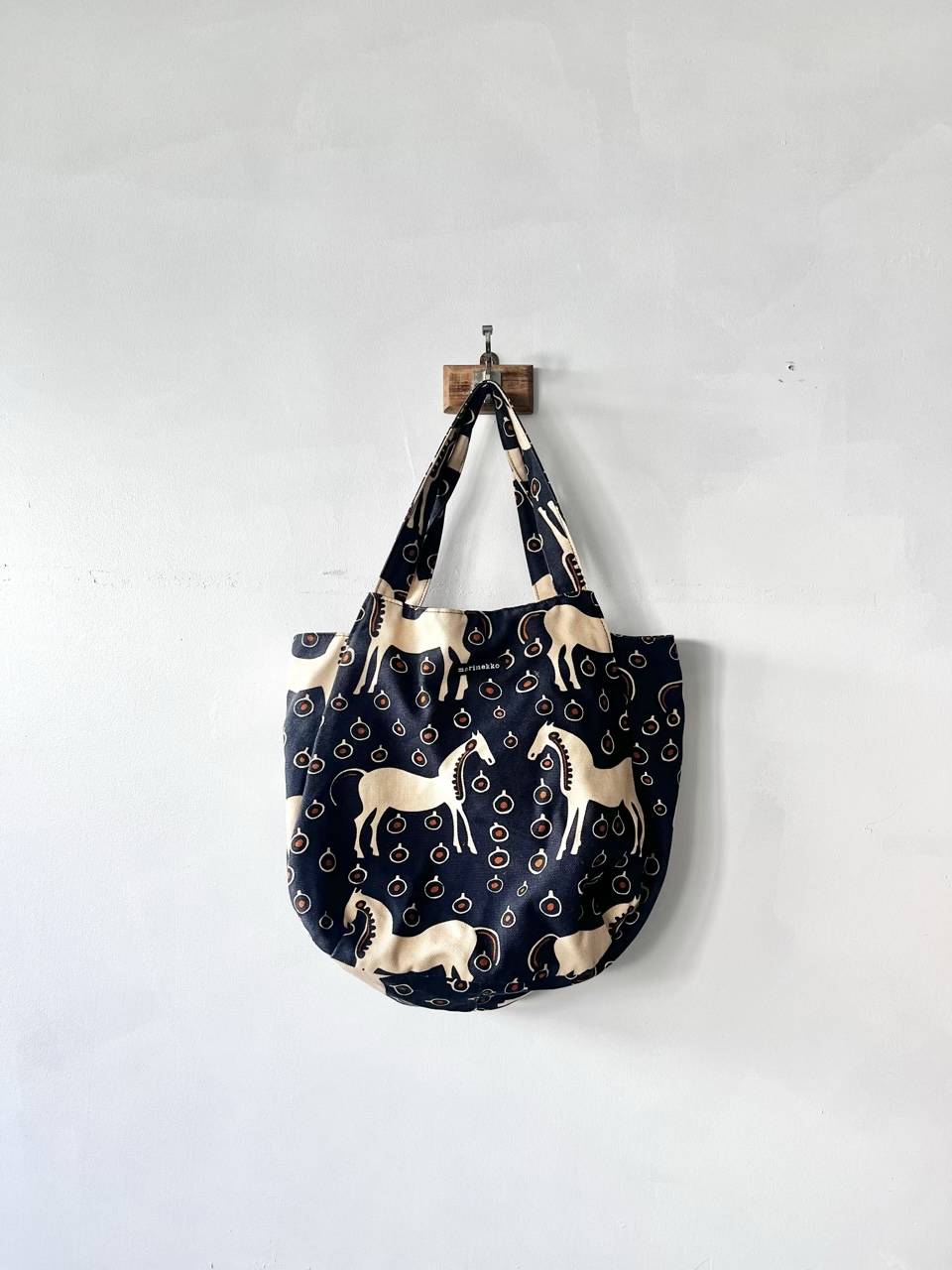 marimekko　HUVITUS MUSTA TAMMA　トートバッグ