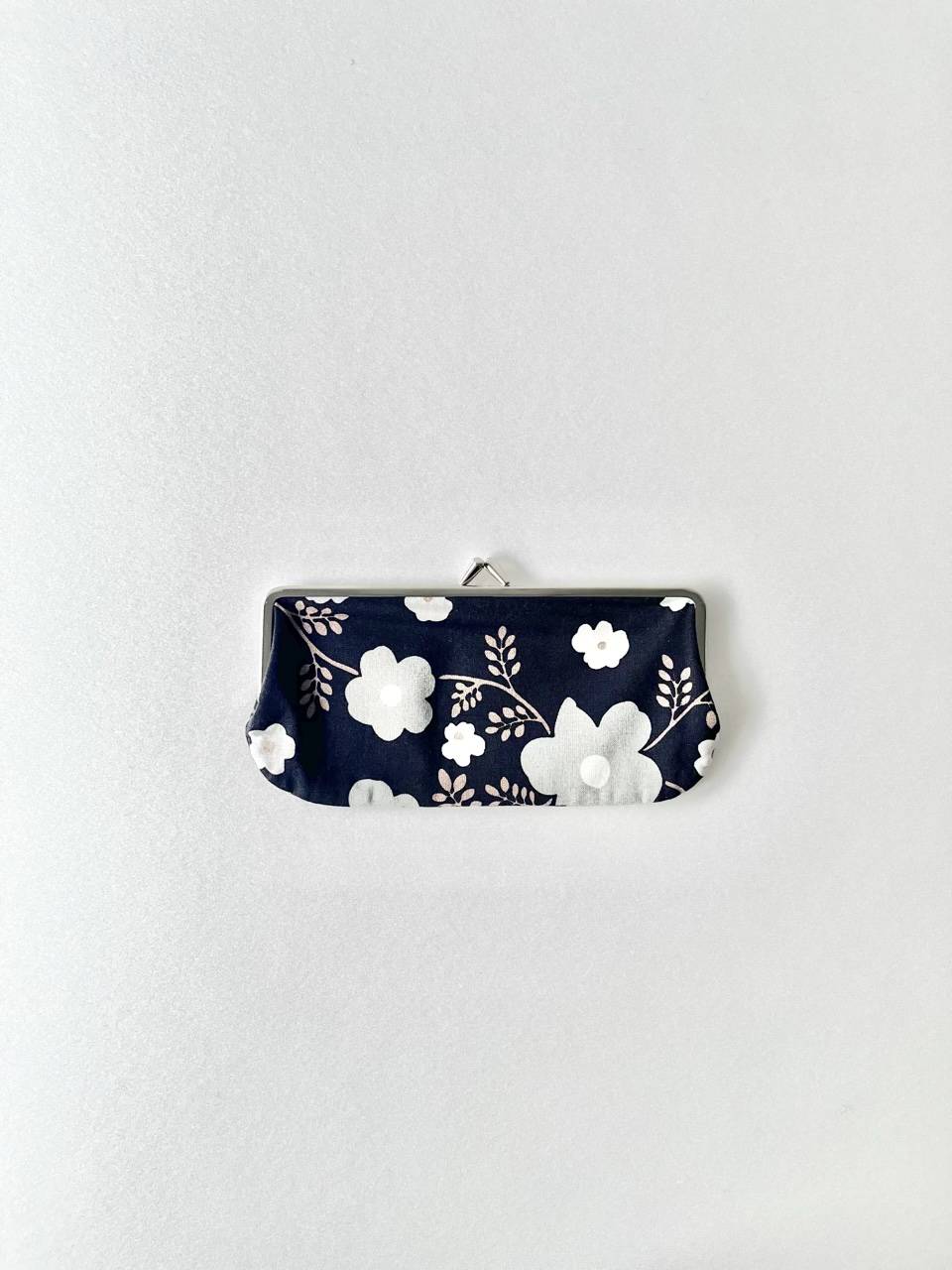【美品】marimekko ポーチ がまぐち ガマグチ 横長がま口