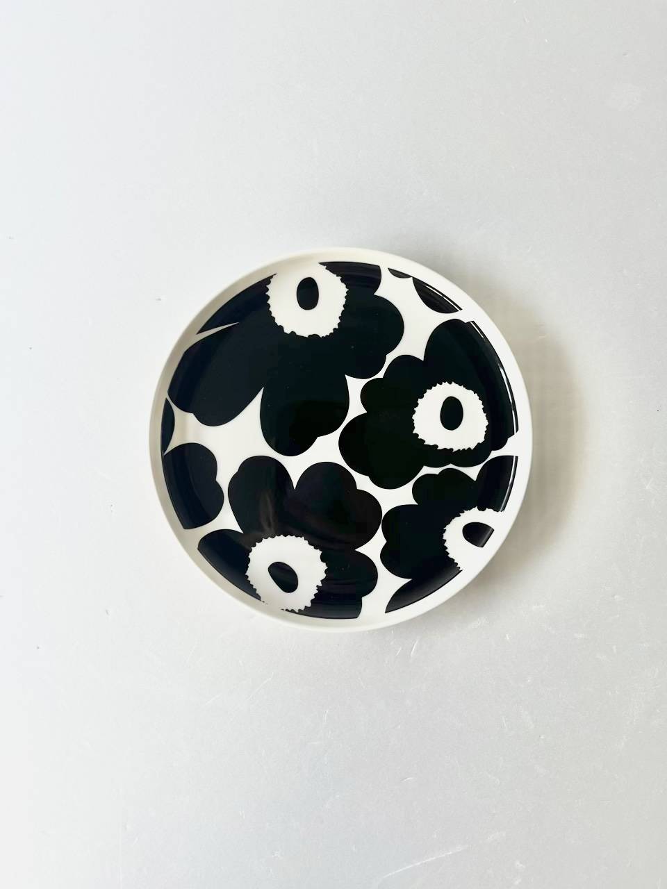 【未使用】marimekko  unikkoプレート20cm 　ブラック