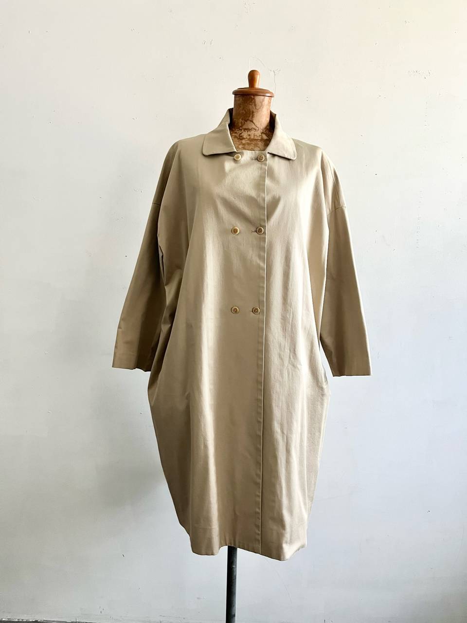 【美品】オローネ 6つボタンのバルーンコート ライトベージュ