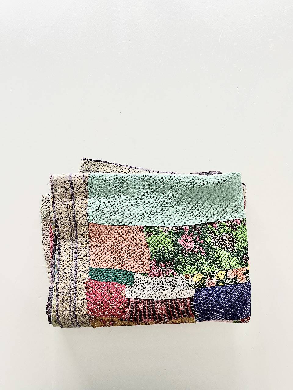 【美品】インド　ヴィンテージ　ラリーキルト　カンタ刺繍　イエロー　花　カラフル　パッチワーク　150・120