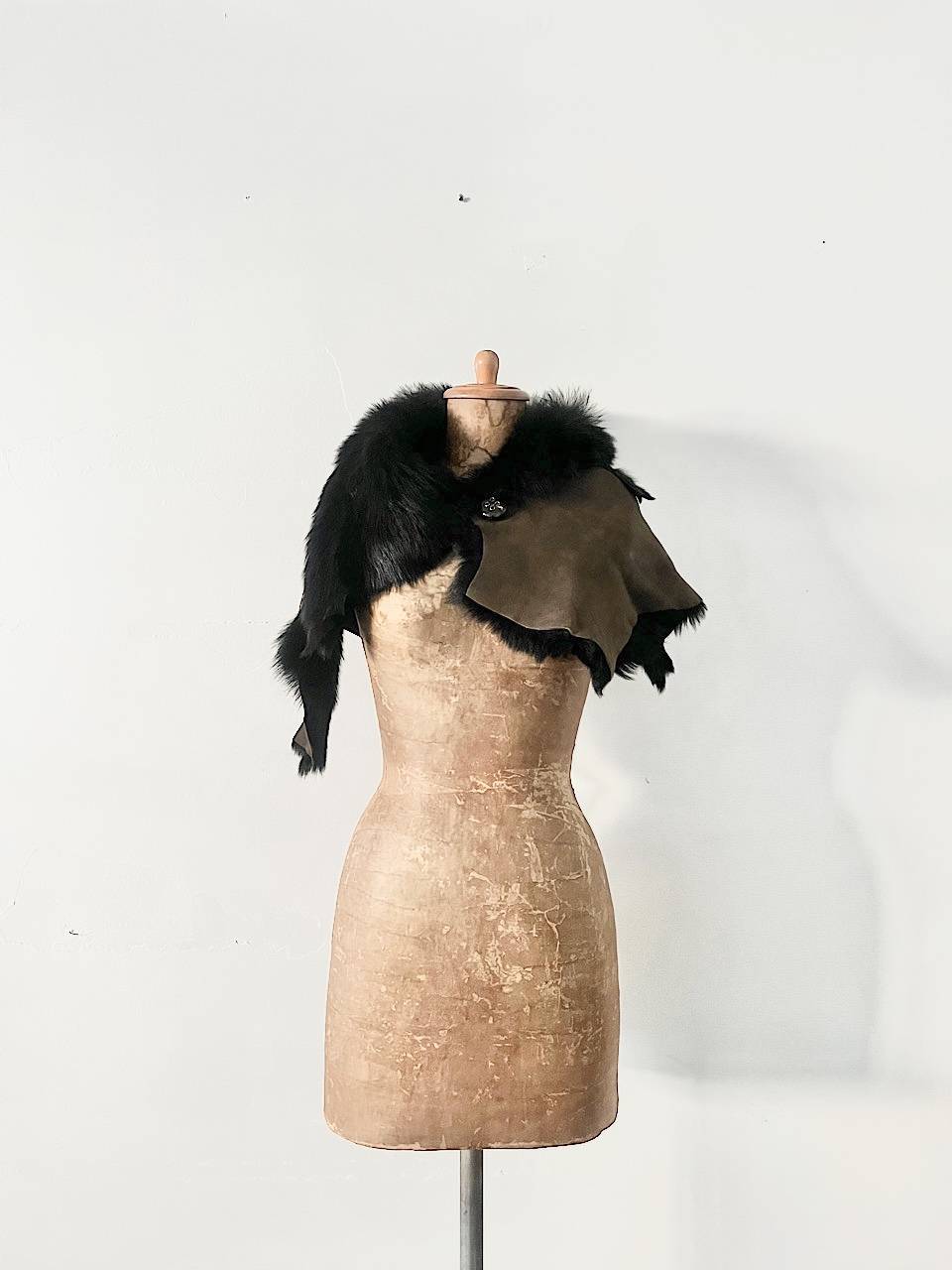 【美品】KARL DONOGHUE　ラムスキン　ファーケープ