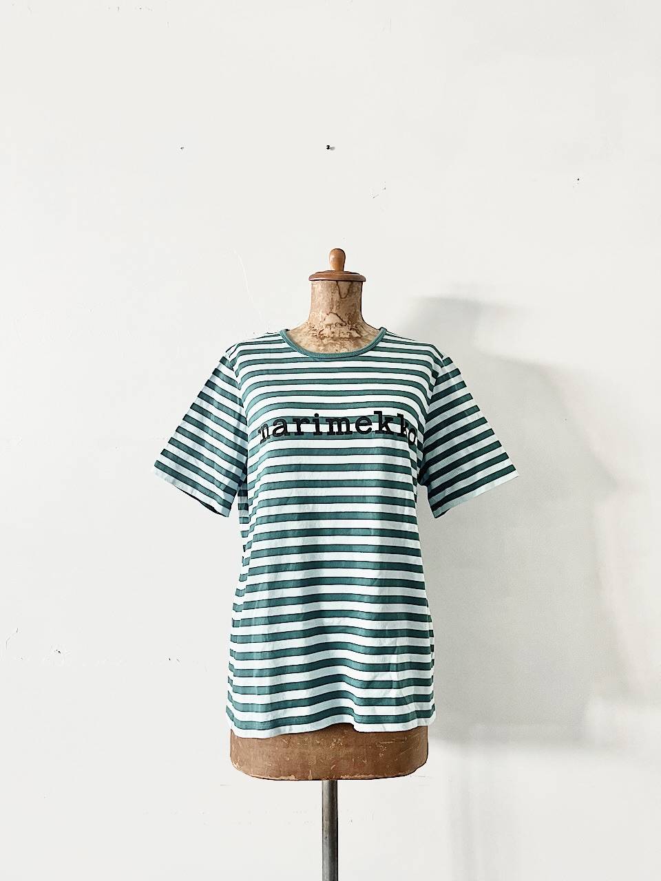 【北欧】marimekko　ロゴボーダー半袖Tシャツ　サイズL　グリーンライトブルー