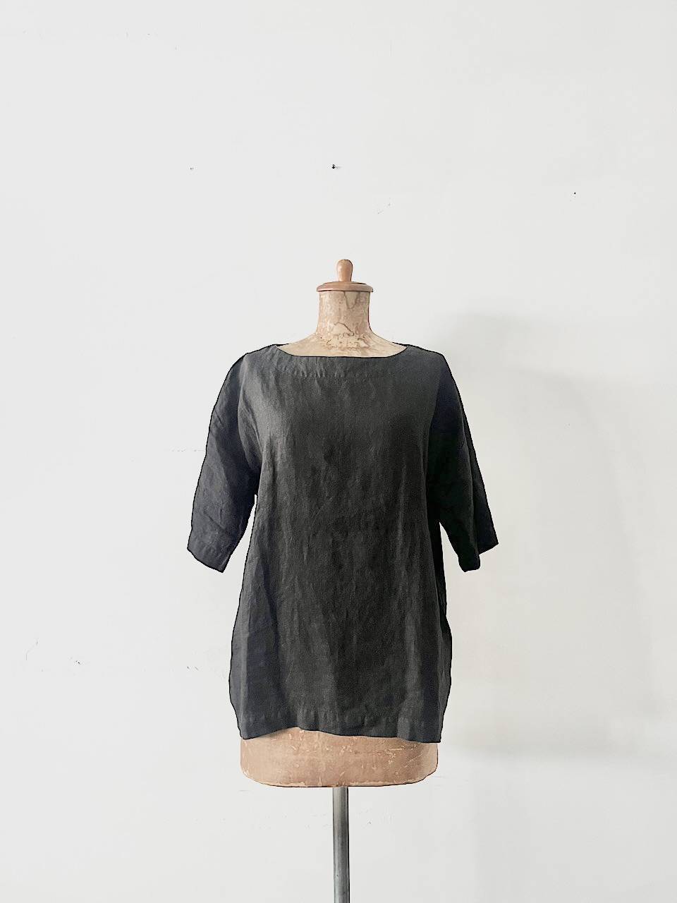 【2023SS】美品　ARMEN　リネンプレーンボートネック半袖シャツ