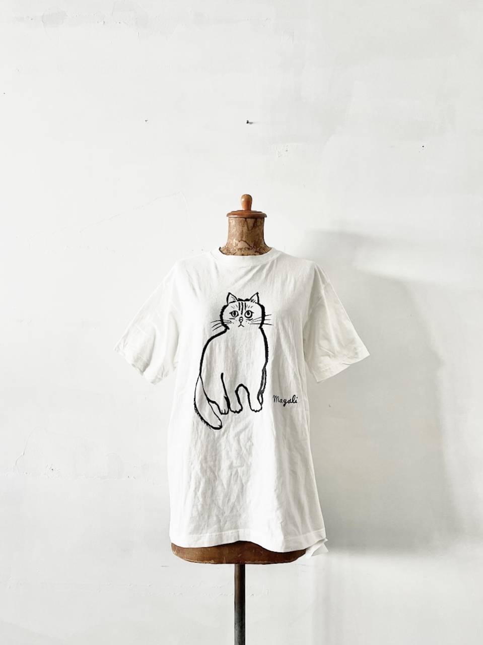 【美品】MAGALI　ネコ　猫　Tシャツ　白