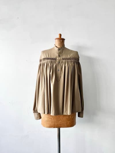 【美品】scye　ウォッシャブルウールトロピカルブラウス　サイズ38　Camel  画像1