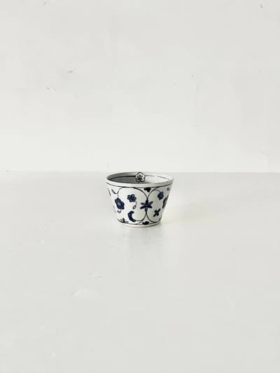 【美品】九谷焼　日下華子　錆ゴス花唐草そば猪口 画像1