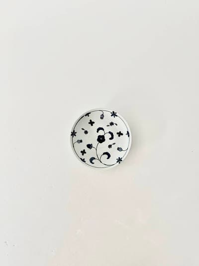 【美品】九谷焼　日下華子　錆ゴス花唐草 4.5寸皿　② 画像1