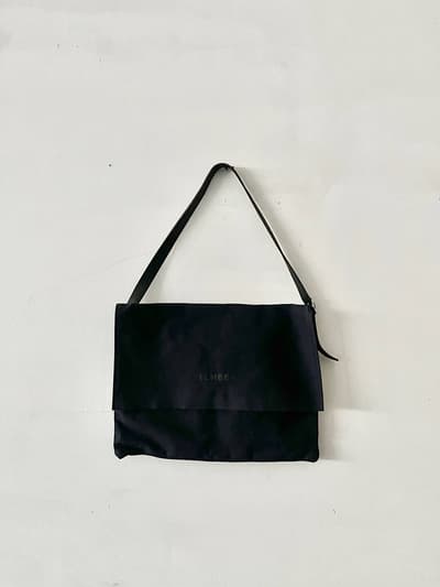 TEMBEA　ショルダーバッグ　ネイビー　ロゴ入り 画像1