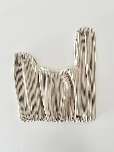 【美品】nanushka　Vegan Leather Clutch　ヴィーガンレザー　プリーツバッグ　 画像1