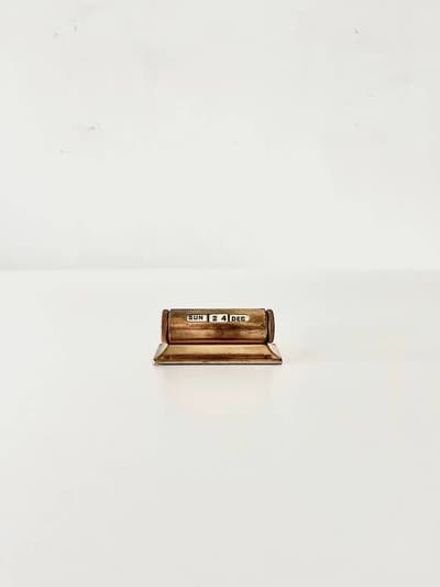 【VINTAGE】Brassy Metal 　DESK CALENDER　真鍮　ヴィンテージ　カレンダー 画像1