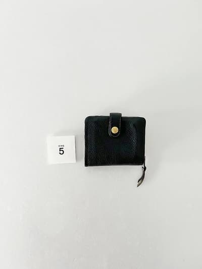 【美品】CINQ　２つ折り財布　黒 画像1