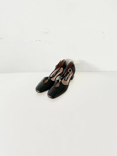 【美品】Mezzan Boutique   aranciato別注クロスストラップレザースクエアパンプス1500　ブラック 画像1
