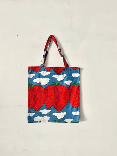 【廃盤】北欧　marimekko　Mansikkavuoret　ファブリックバッグ　 画像1