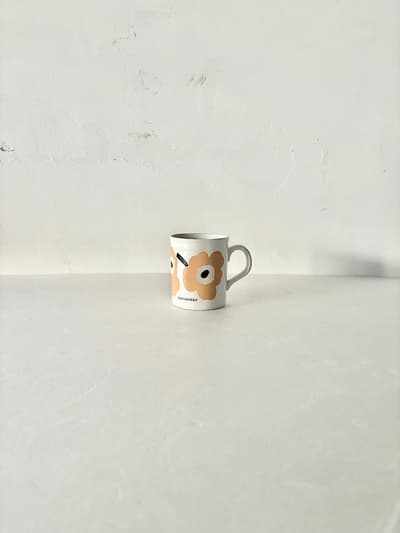 【VINTAGE】marimekko　ENGLAND製　マグカップ　unikko　ベージュ　 画像1