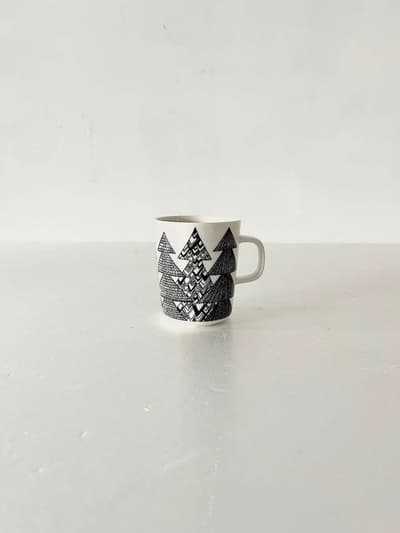 【美品】北欧　marimekko  KUUSIKOSSA マグ2.5dl ブラック 画像1
