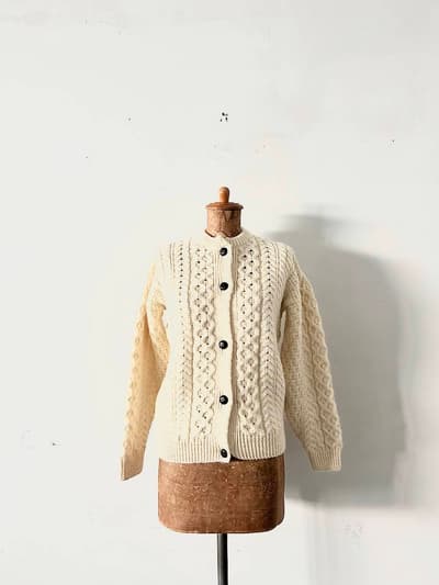 【美品】aran woollen mills 　メリノウールケーブルカーディガン　アイボリー 画像1