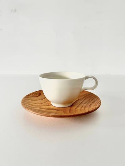 【美品】佐々木米蔵　鈴木重孝　黄白磁カップ＆木のソーサー 画像1