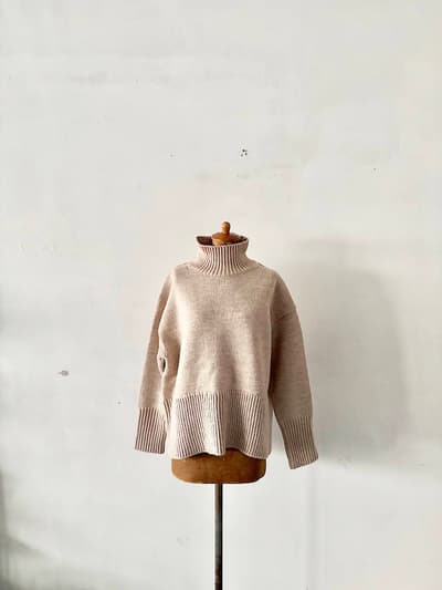 AER 　タートルバックスリットニットプルオーバー　サイズF　 画像1