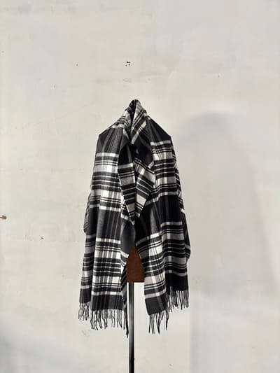 【未使用】Johnstons of Elgin　カシミヤストール　 Stewart　黒チェック　 画像1