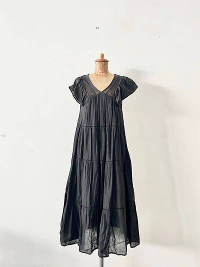 NE QUITTEZ PAS　レース刺繍ティアードワンピース　ブラック 画像1