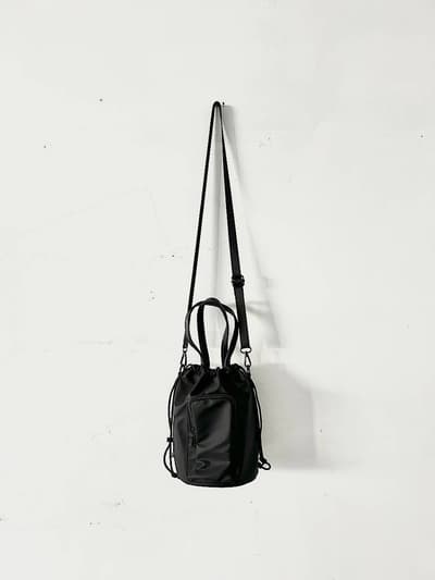 【美品】PUBLIC TOKYO　ポリッシュナイロン巾着ポーチ 画像1