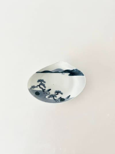【骨董】古伊万里　山水図　変形皿　① 画像1