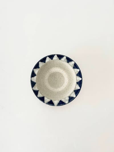 【美品】　やちむん　強戸窯　5.5寸皿　紺 画像1
