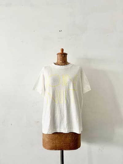 【美品】tumugu　ラフィ天竺 コットン ロゴプリント ハーフスリーブ Tシャツ　白　BONNENUIT 画像1