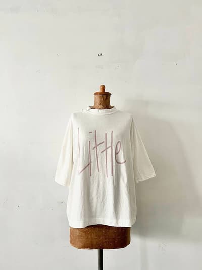 【美品】tumugu　ラフィ天竺 コットン ロゴプリント ハーフスリーブ Tシャツ　白　Little 画像1