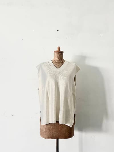 MUJI　畦編みショート丈Ｖネックベスト　ホワイト 画像1