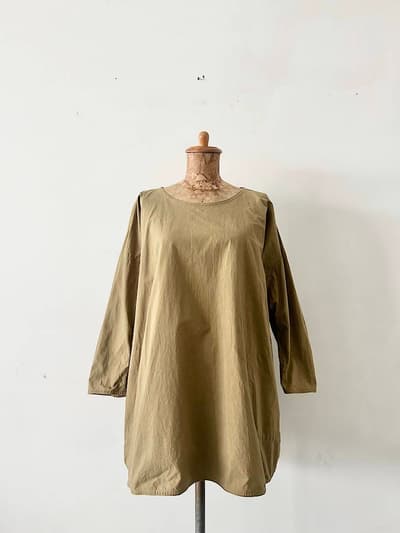 【美品】Veritecoeur　プレーンチュニック　ベージュ 画像1