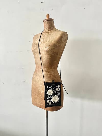 【美品】raha　刺繍　ミニ　ショルダーバッグ　黒　 画像1