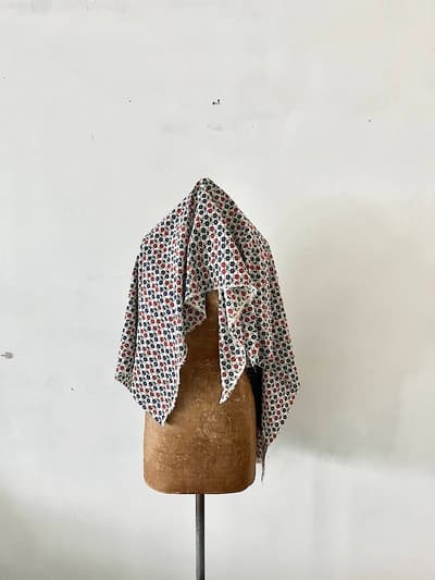 【美品】LIBERTY　ファブリック　布　タナローン生地　小花柄 画像1